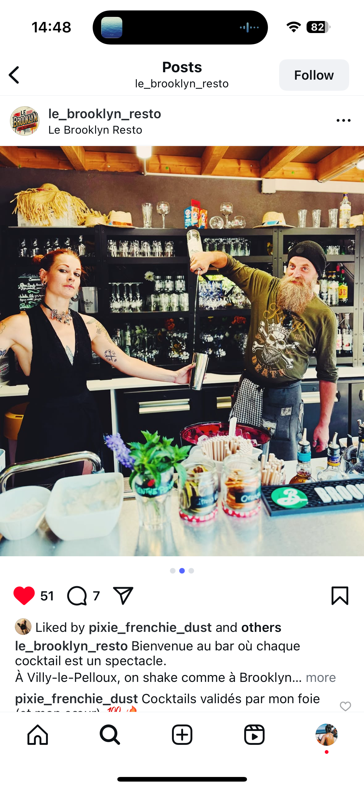 équipe de bar préparant des cocktails, photo professionnelle de communication